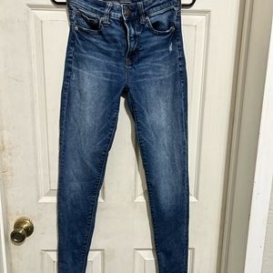 American Eagle skinny jeans. Great condition!